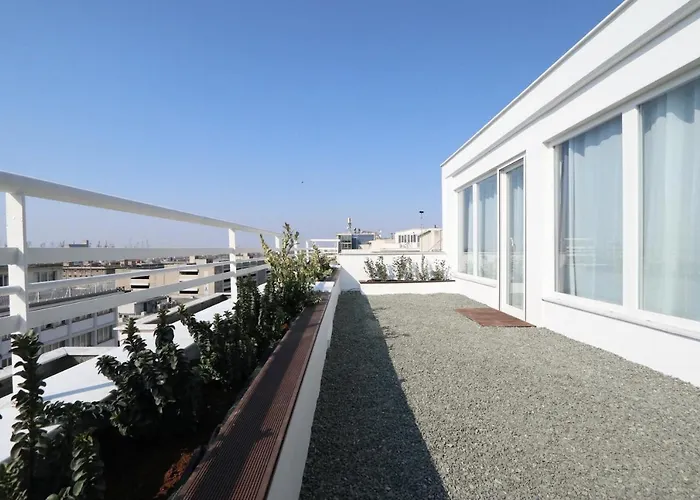 Port De L'eau Roof Garden